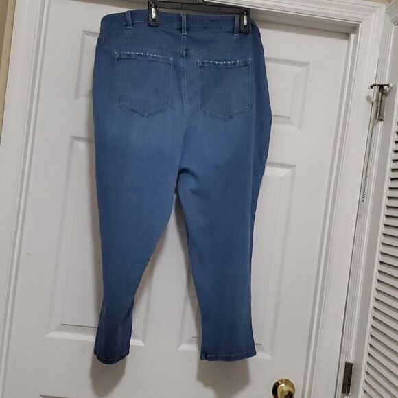 Lane Bryant womens 22 light blue mid rise girlfriend crop jeans - Picture 2 of 9